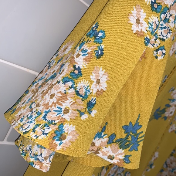 June & Hudson Floral Top - Picture 7 of 14